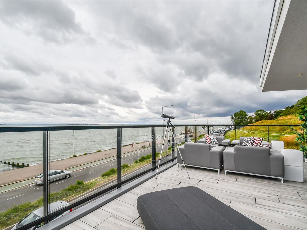 1 bed flat for sale in Western Esplanade, SouthendOnSea SS1, £430,000