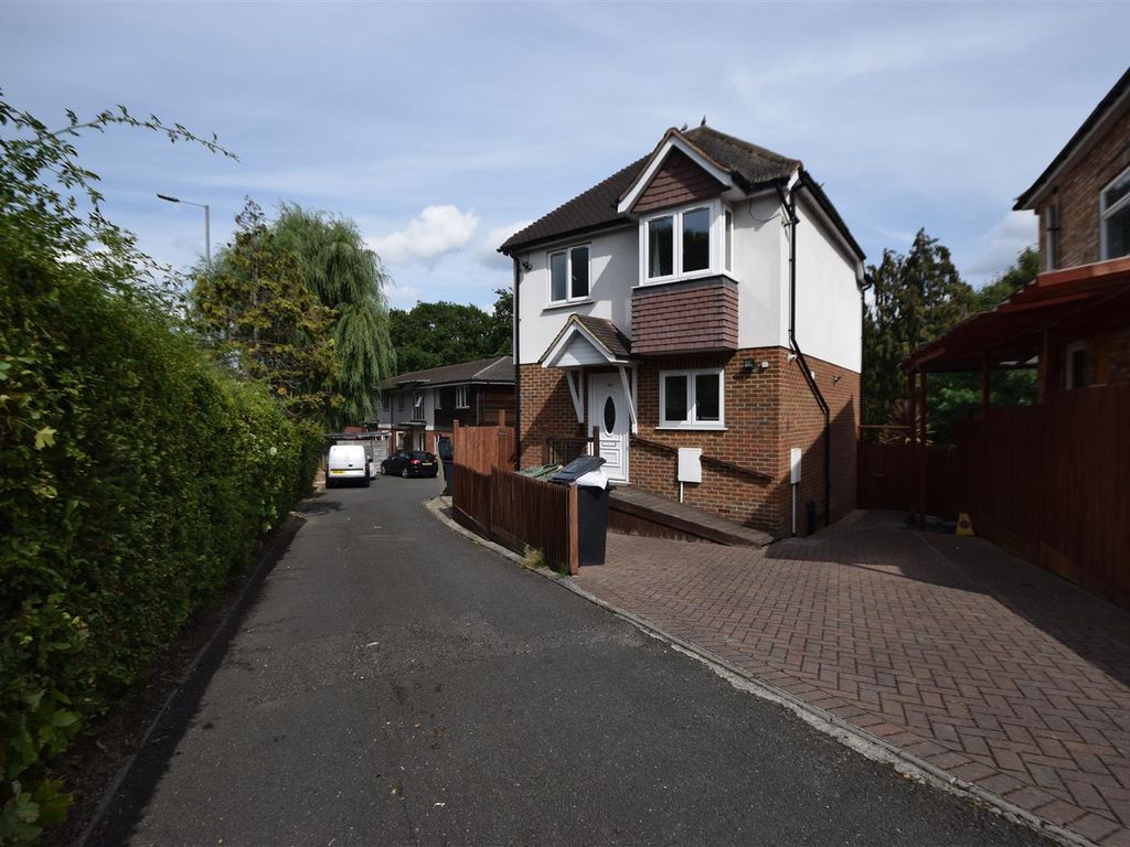 Studio to rent in Ash Grove, Guildford GU2 Zoopla