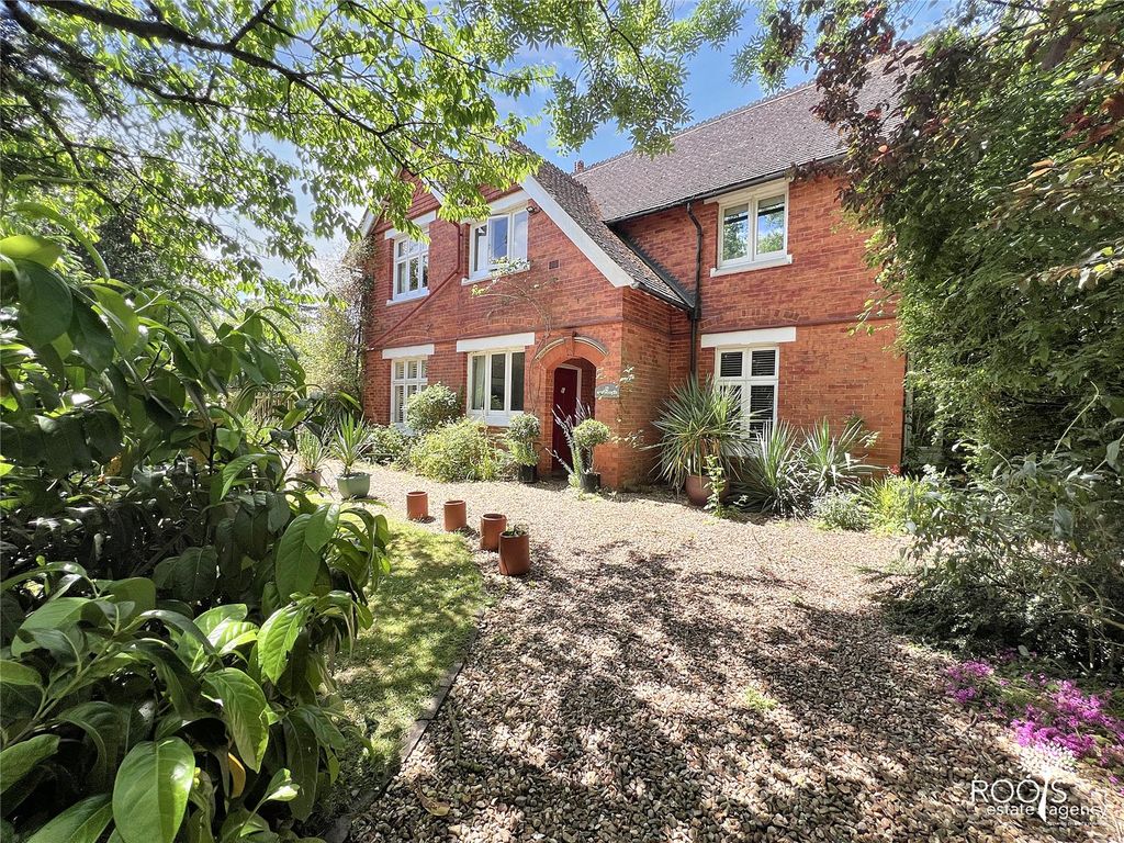 4 bed detached house for sale in St Johns Road, Newbury, Berkshire RG14