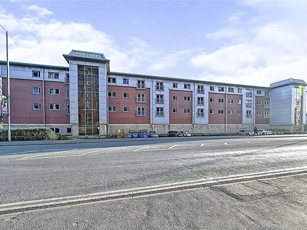 2 bed flat for sale in Kayley House, New Hall Lane, Preston PR1, £