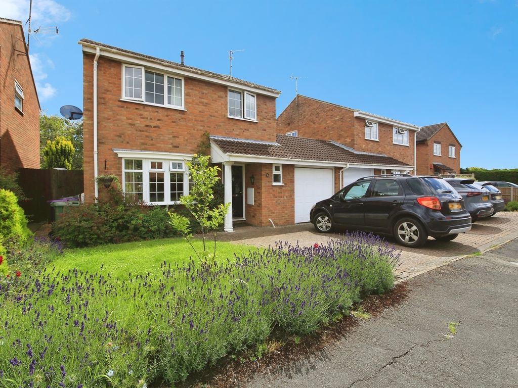 4 bed link detached house for sale in Swift Close, Deeping St. James