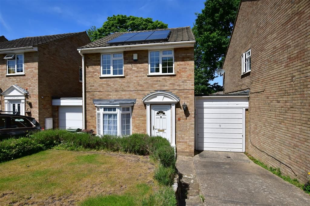 3 bed linkdetached house for sale in Clarendon Way, Tunbridge Wells