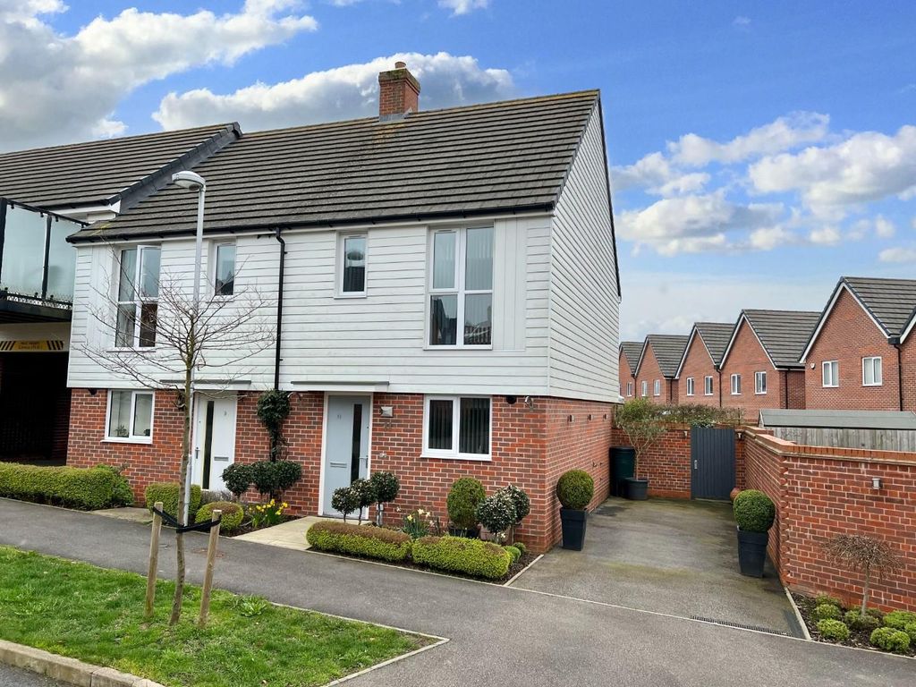 2 bed end terrace house for sale in John Coates Lane, Ashford, Kent