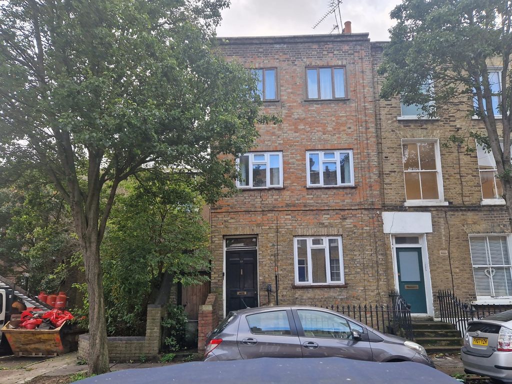 5 bed end terrace house for sale in Hamilton Park, London N5, £650,000