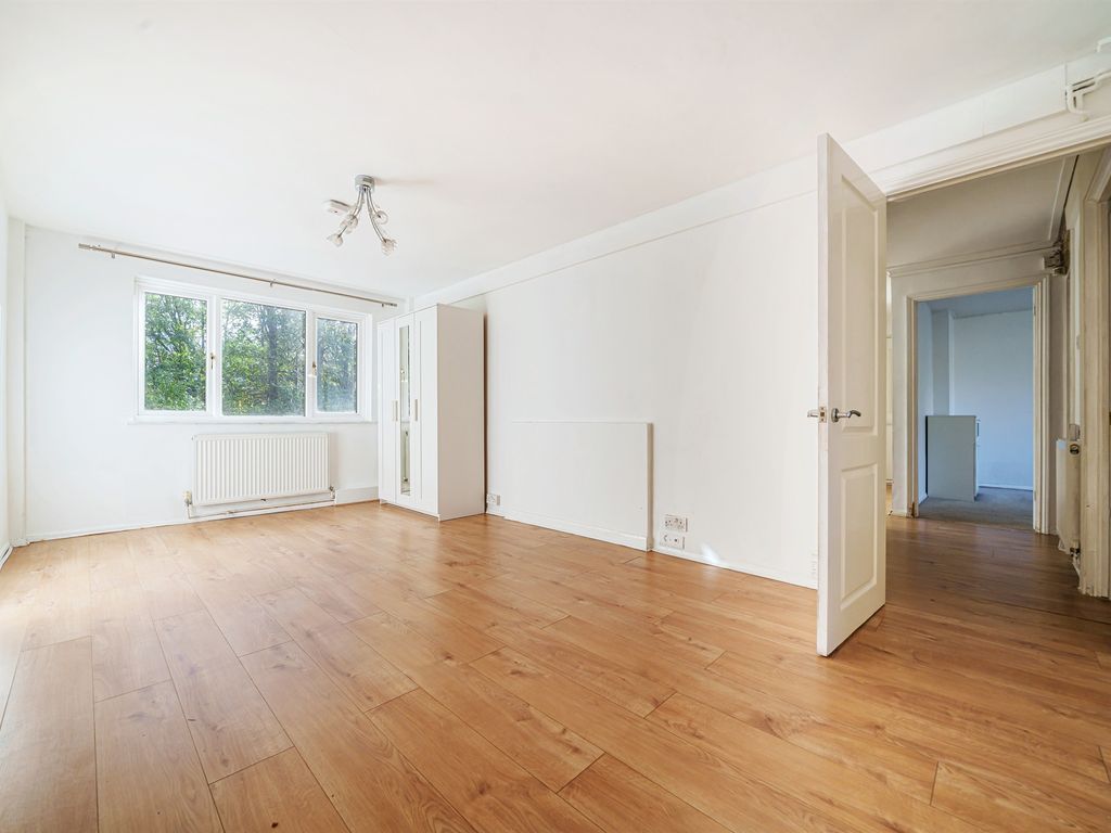 3 bed flat to rent in Capel Close, London N20, £1,850 pcm Zoopla