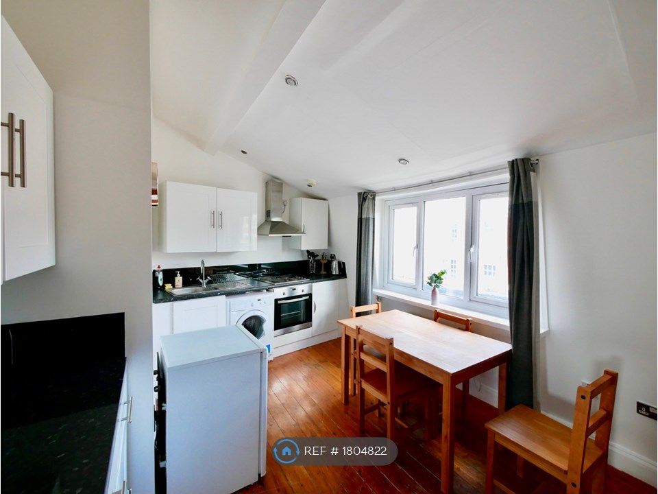 3 bed flat to rent in Kings Cross Road, London WC1X, £3,200 pcm Zoopla