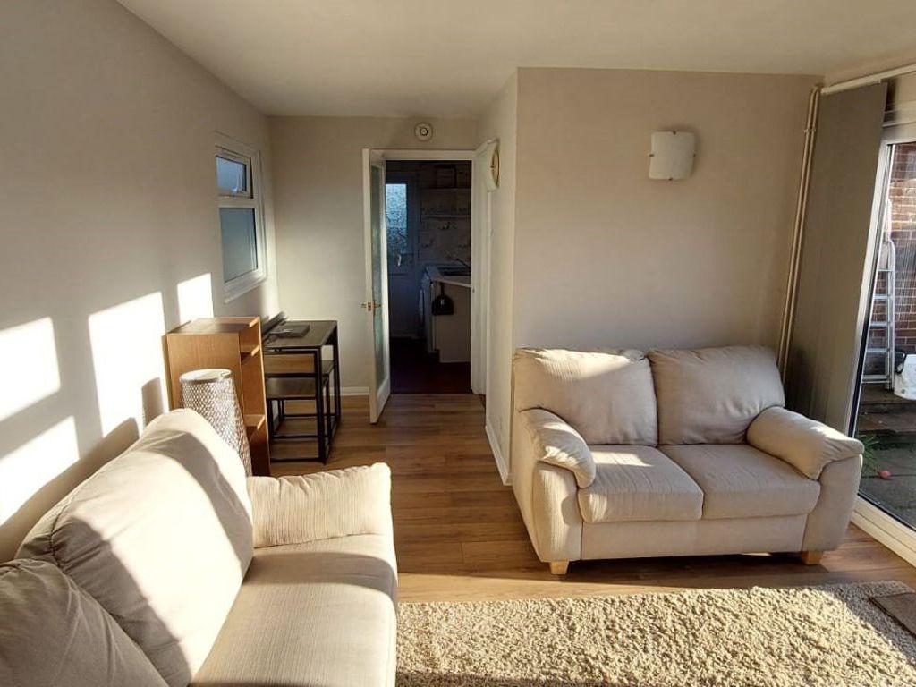 Studio to rent in Main Road, Sundridge TN14, £895 pcm Zoopla