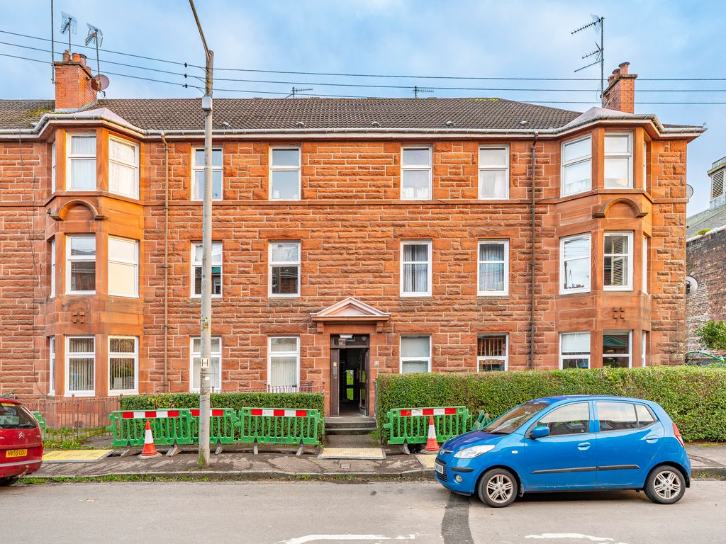 3 bed flat for sale in Bertram Street, Shawlands, Glasgow G41, £210,000