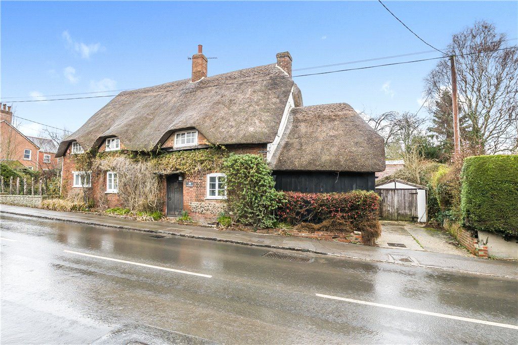 3 bed detached house for sale in Blandford Road, Shillingstone
