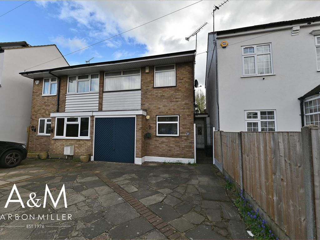 3 bed semidetached house for sale in Fencepiece Road, Ilford IG6, £