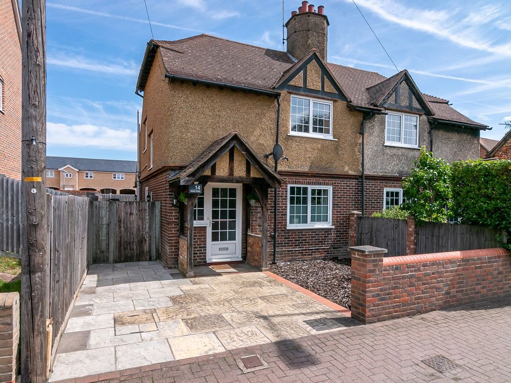 3 bed semidetached house for sale in Station Road, Baldock SG7, £