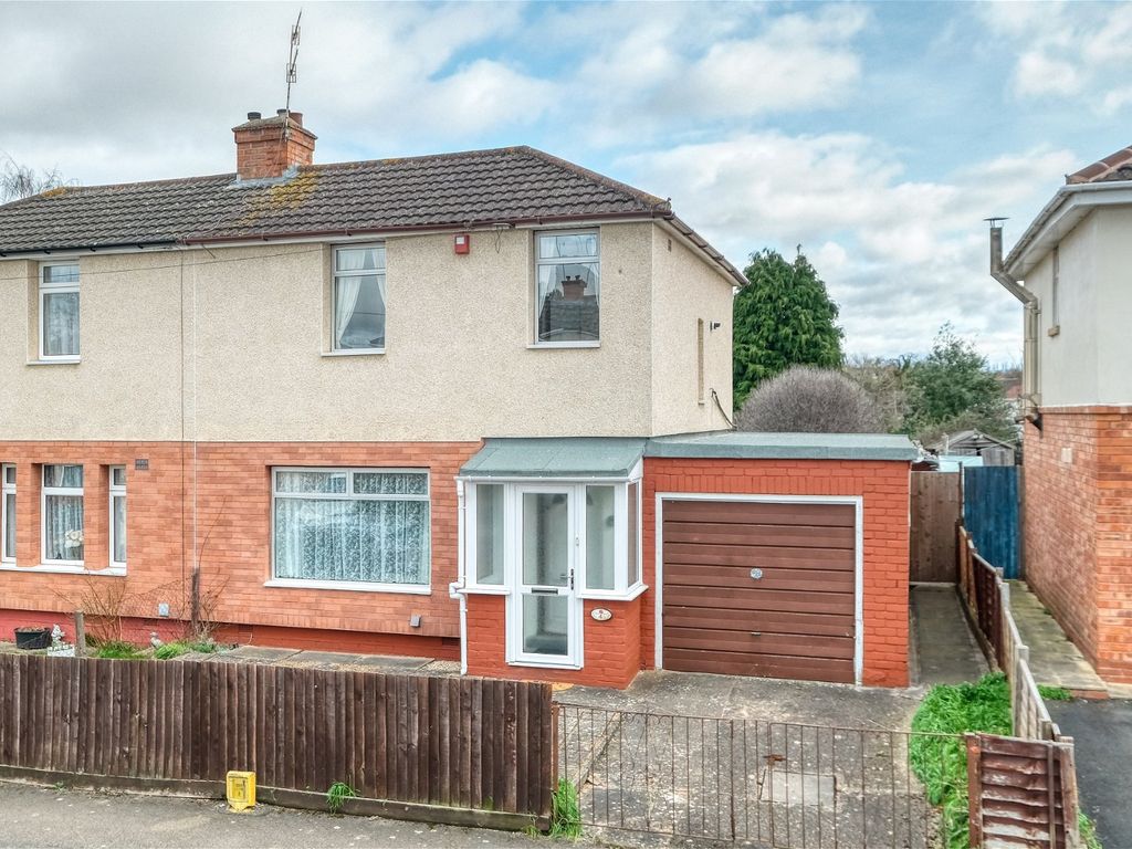 3 bed semidetached house for sale in Field Walk, Worcester WR5, £