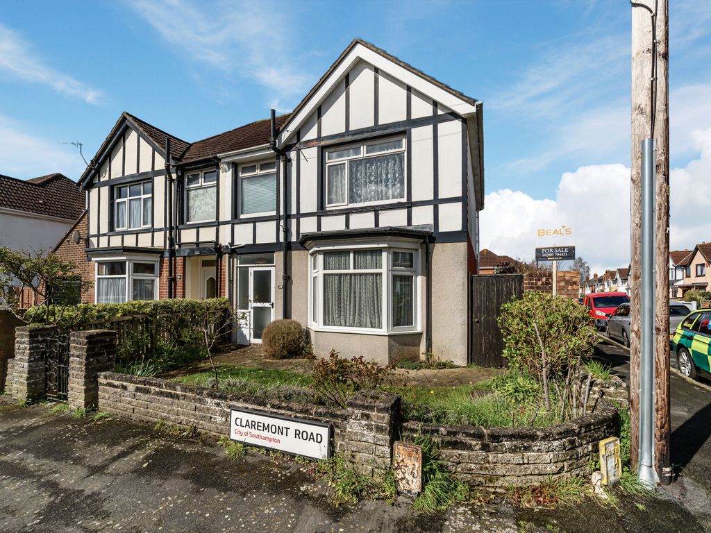 3 bed semidetached house for sale in Claremont Road, Regents Park