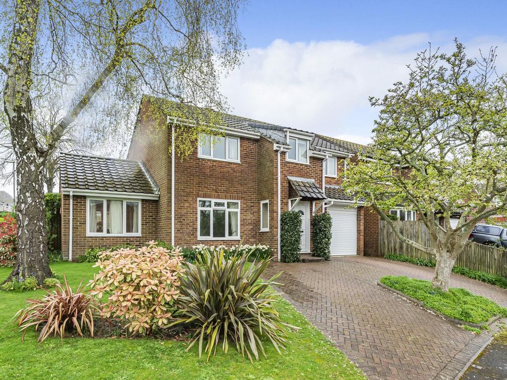 4 bed detached house for sale in Kenilworth Drive, Boyatt Wood