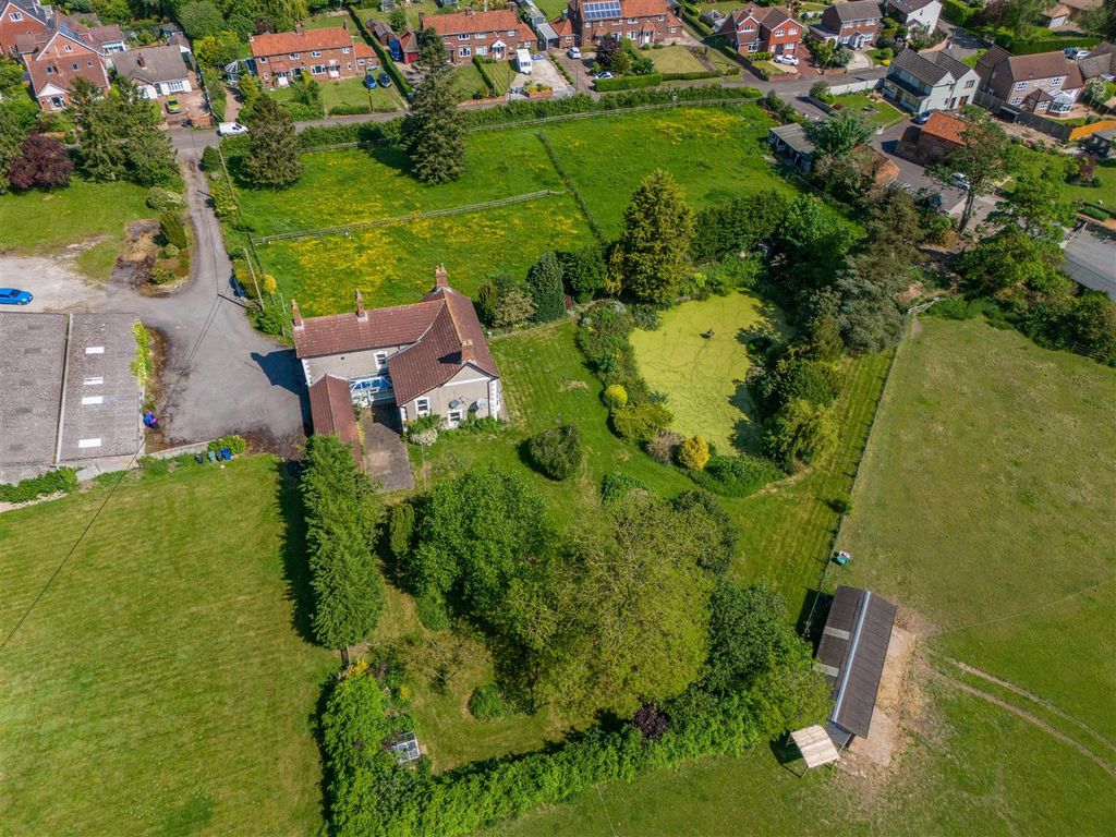 6 bed detached house for sale in High Street, Scotton, Gainsborough