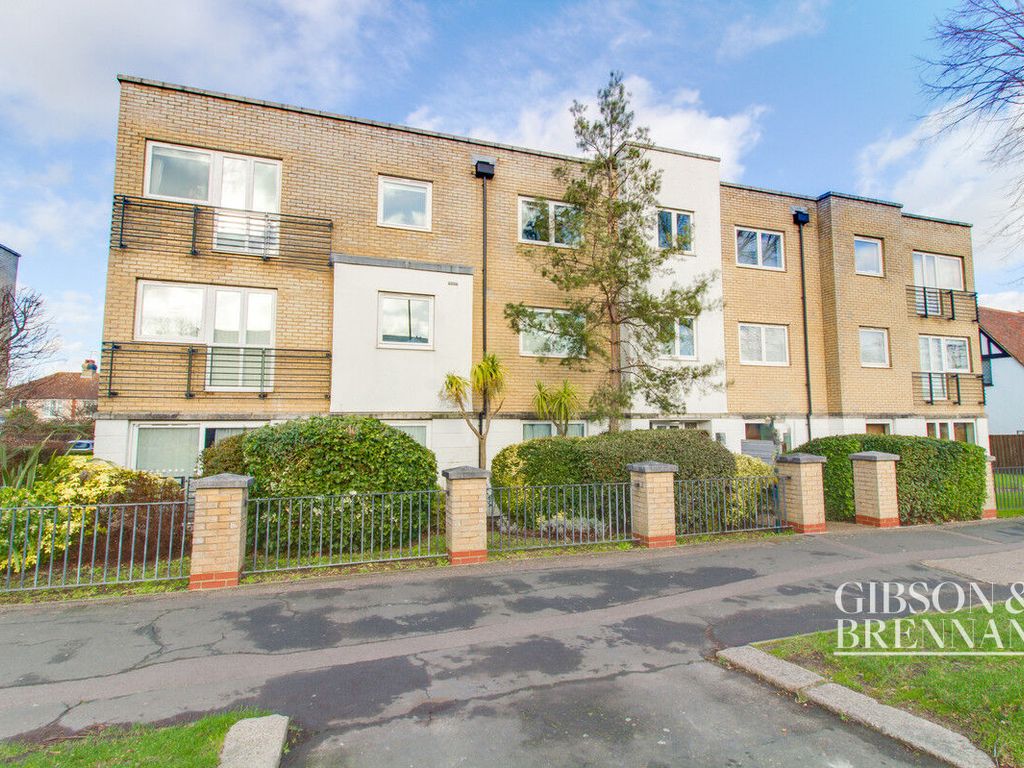 2 bed flat for sale in 1525 London Road, LeighOnSea SS9, £270,000