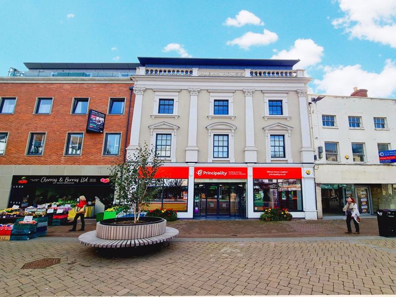 2 bed flat for sale in Alban House, Hightown, Hereford HR1, £285,000