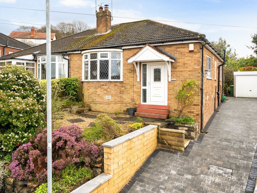 2 Bed Bungalow For Sale In Woodhill Rise, Cookridge, Leeds Ls16, £ 