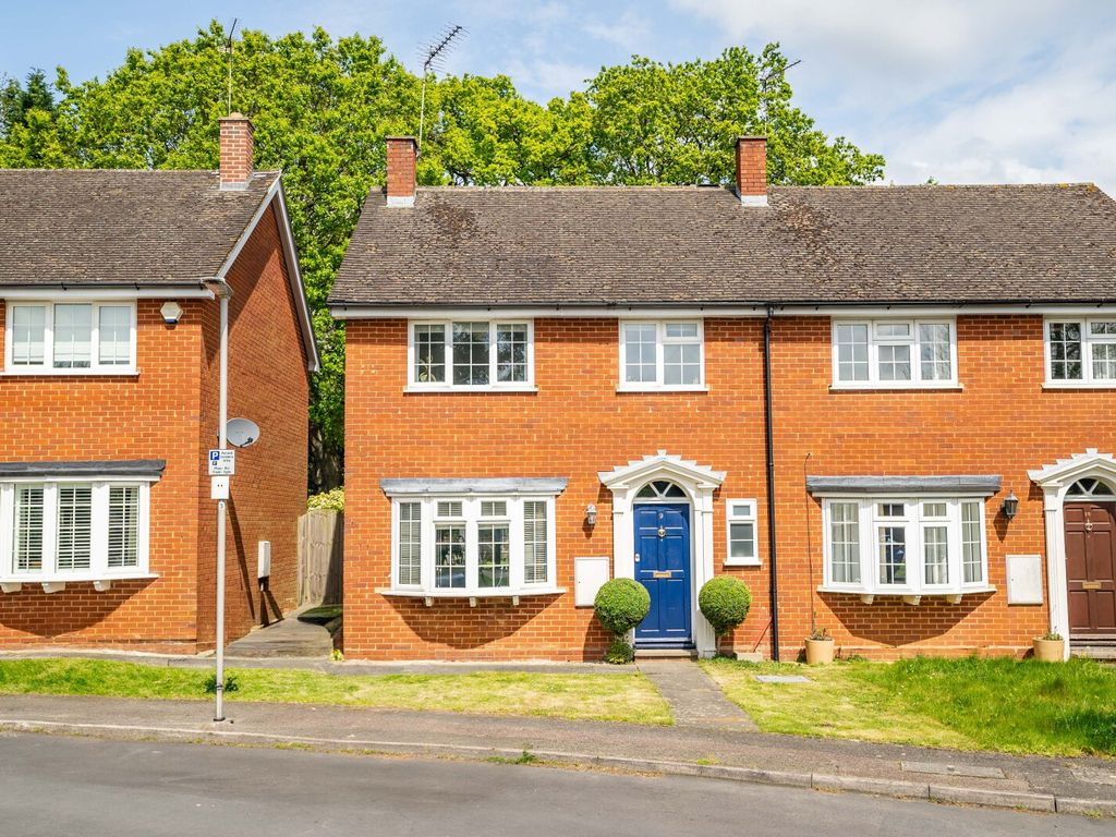 3 bed semidetached house for sale in Sefton Close, St. Albans