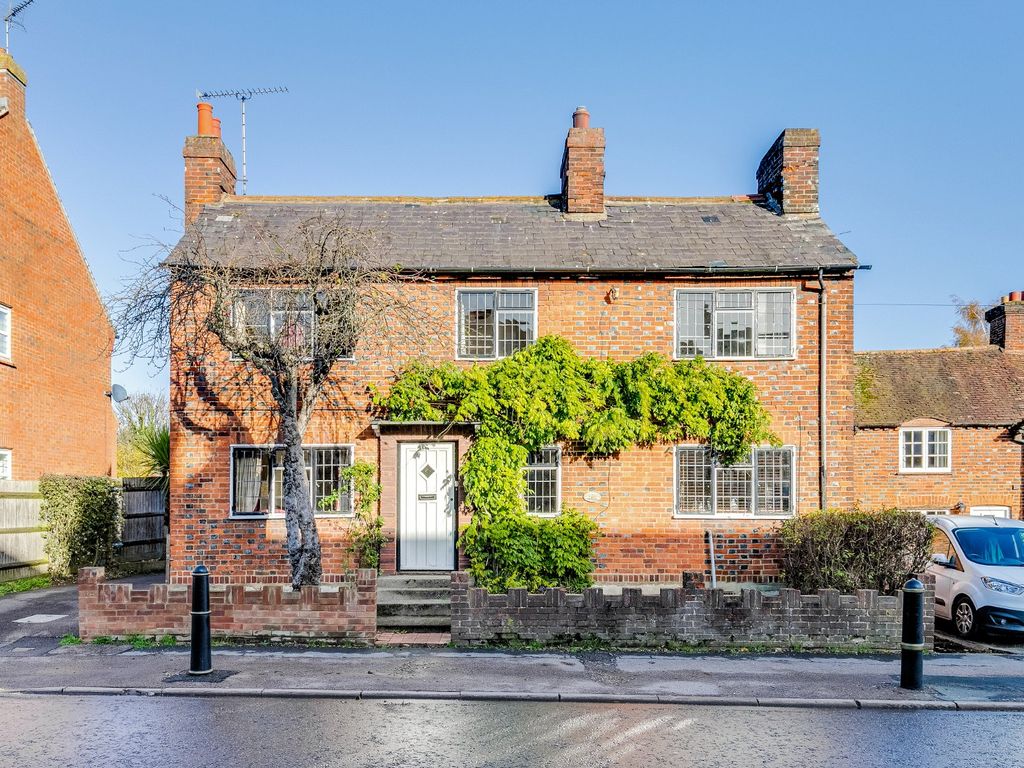 4 bed detached house for sale in High Street, Codicote, Hertfordshire