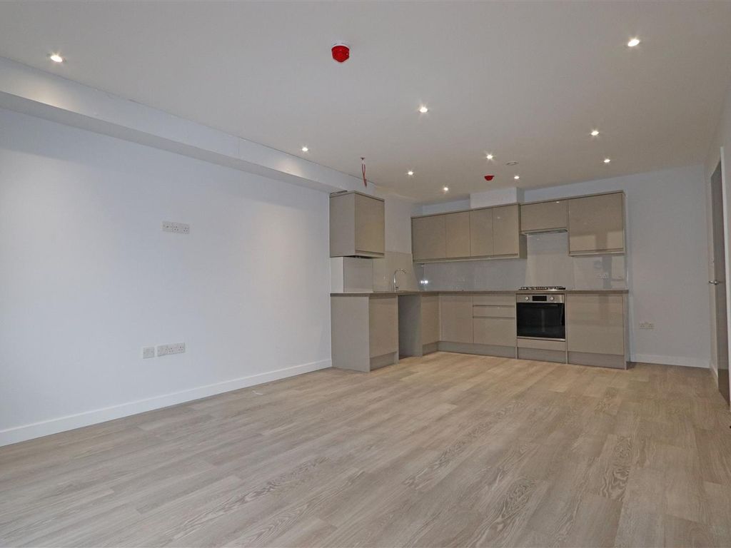 3 bed flat to rent in London Road, WestcliffOnSea SS0 Zoopla