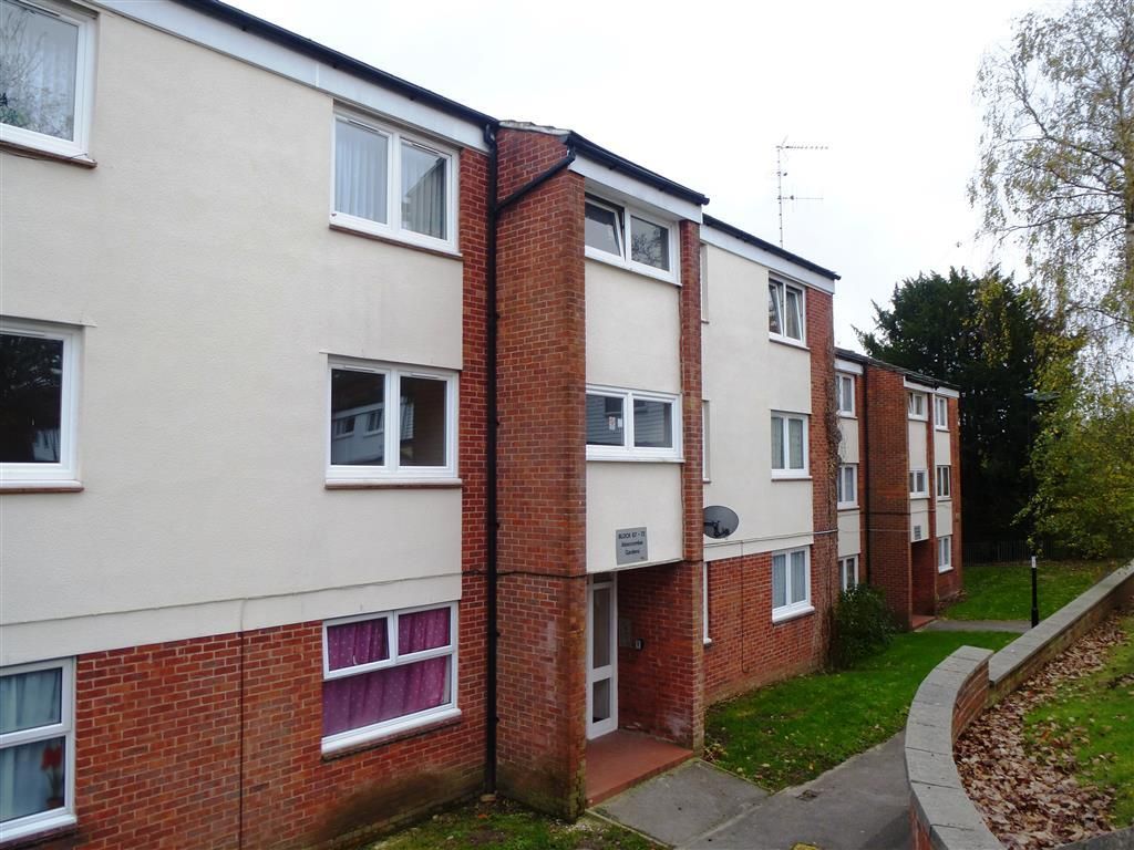 2 bed property to rent in Abercrombie Gardens, Southampton SO16, £850