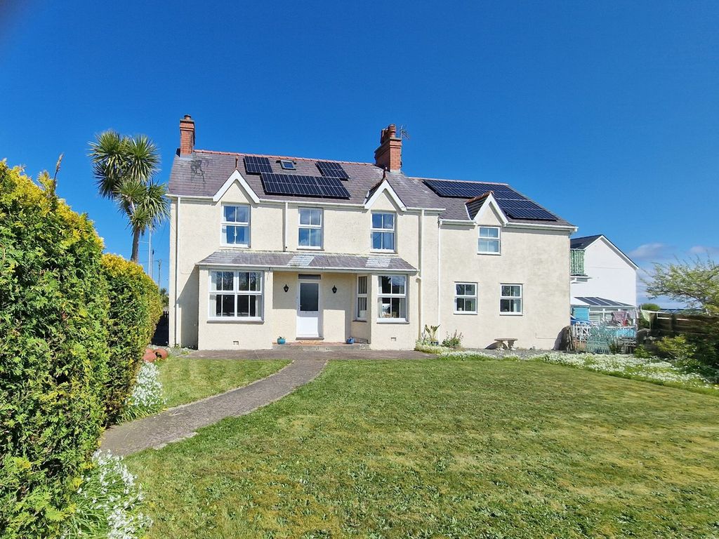 5 bed detached house for sale in Amlwch Road, Benllech, TynYGongl