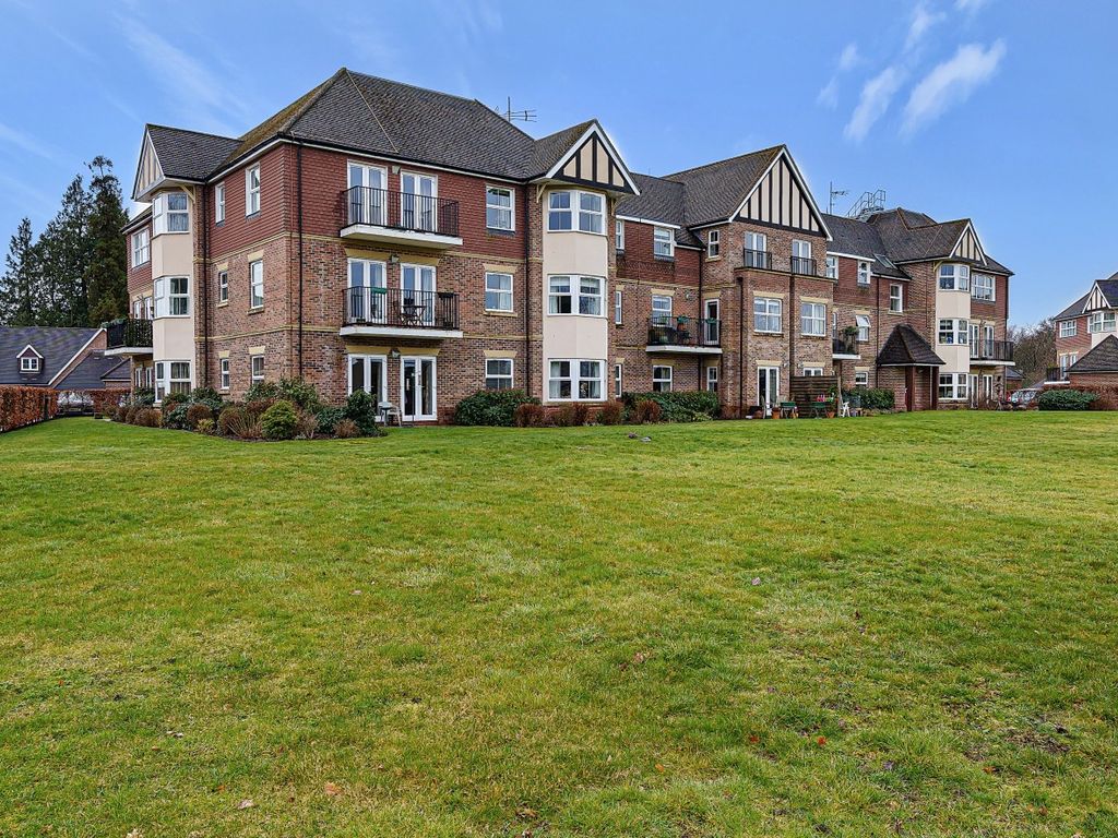 3 bed flat for sale in Tudor Court, Bramshott Place Village, Liphook