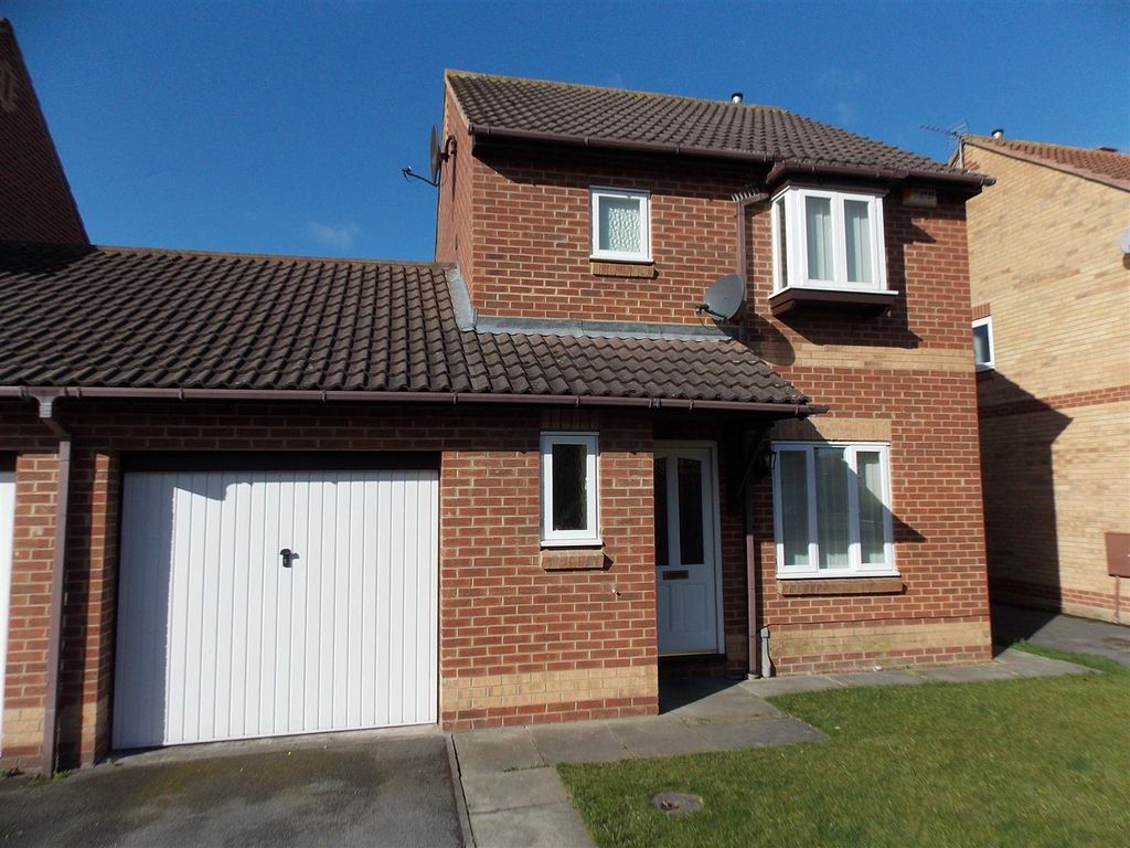 3 bed semidetached house to rent in Holystone Drive, Ingleby Barwick