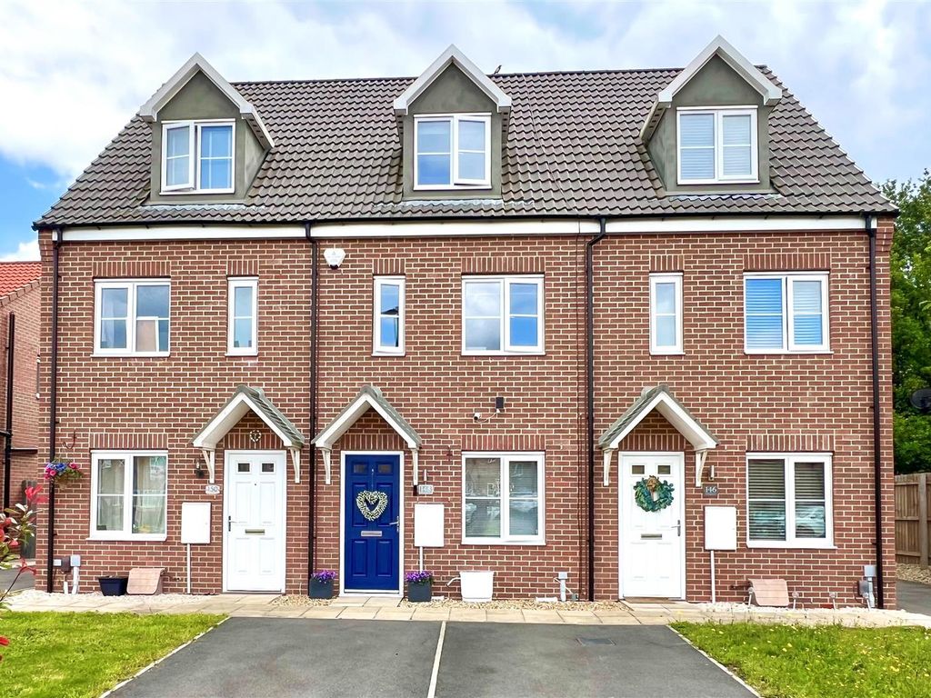 3 bed town house for sale in Dominion Road, Doncaster DN5, £179,950