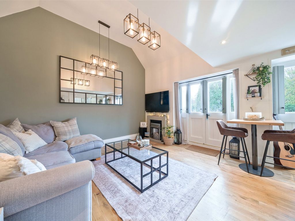 1 bed terraced house for sale in Firgrove Road, Eversley, Hook