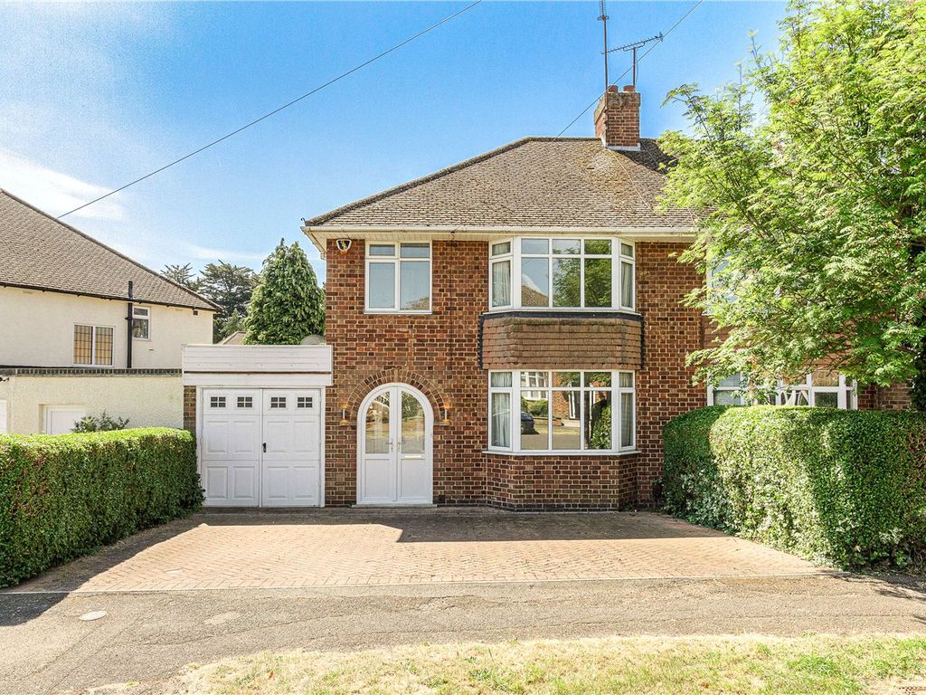 3 bed semidetached house for sale in Oaklands Drive, Northampton NN3