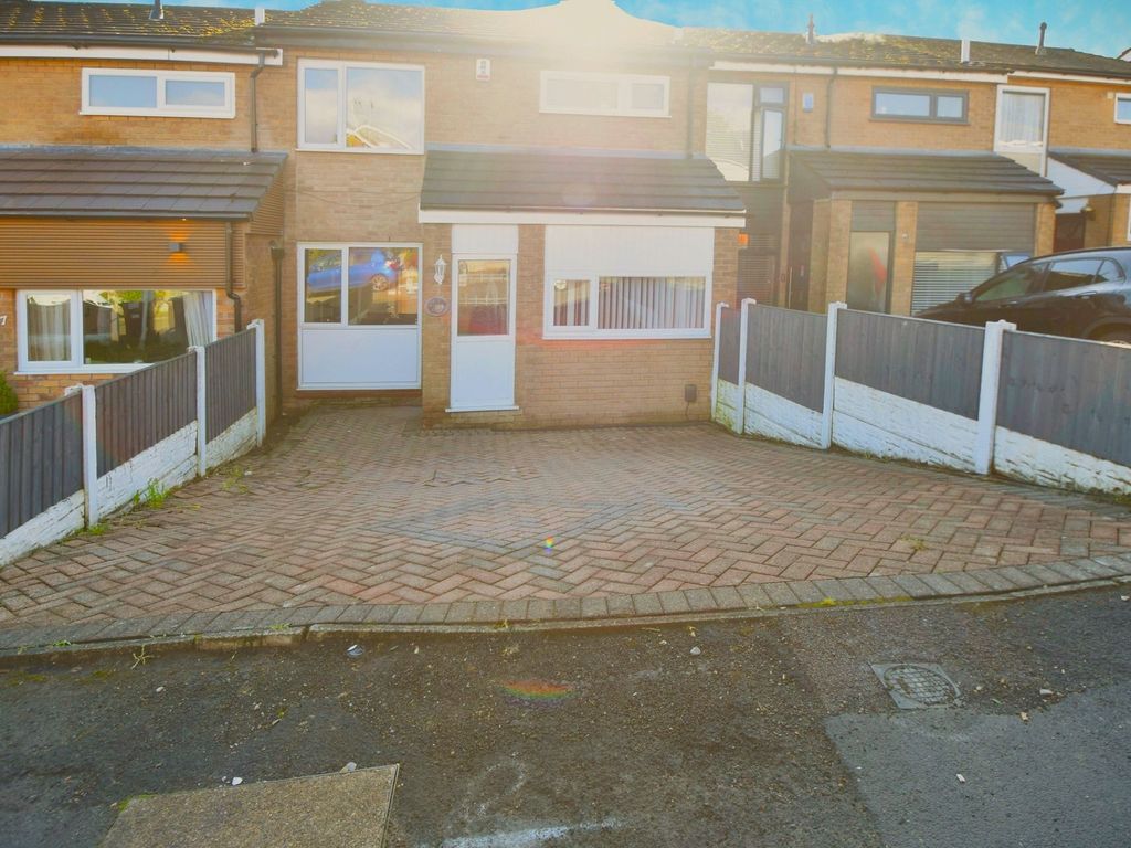 3 bed terraced house for sale in Tintern Avenue, Whitefield M45, £