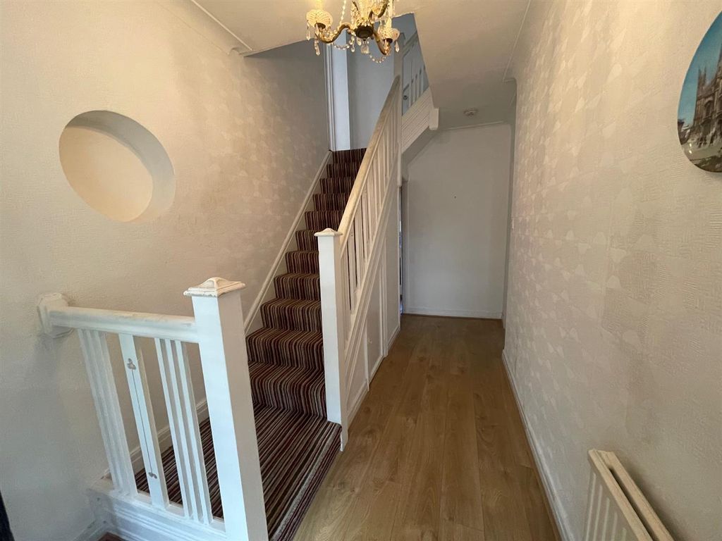 5 bed semidetached house to rent in Green Drive, Southall UB1 Zoopla