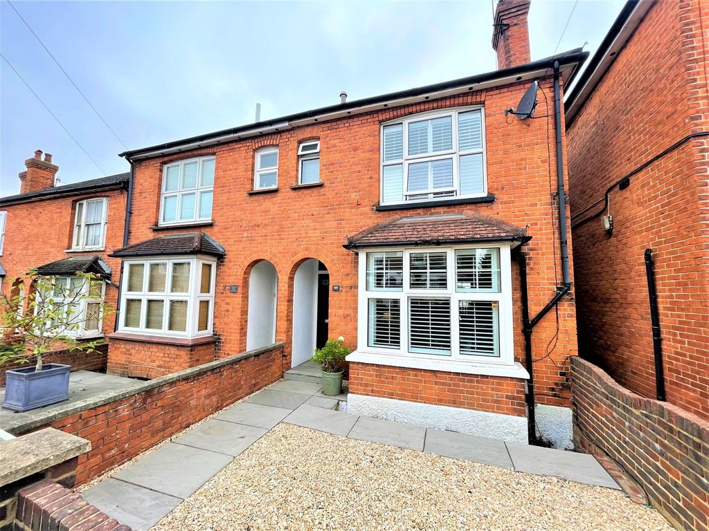 3 bed semidetached house for sale in Manor Road, Guildford GU2 Zoopla