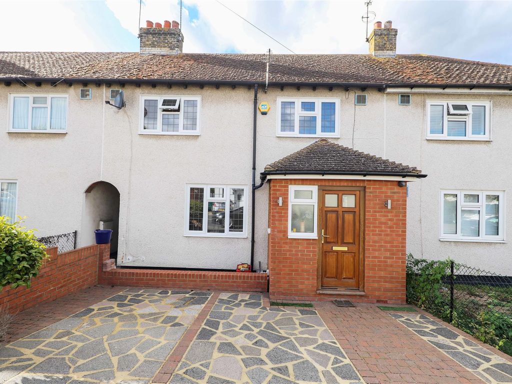 3 bed terraced house for sale in Moorland Road, Harmondsworth, West