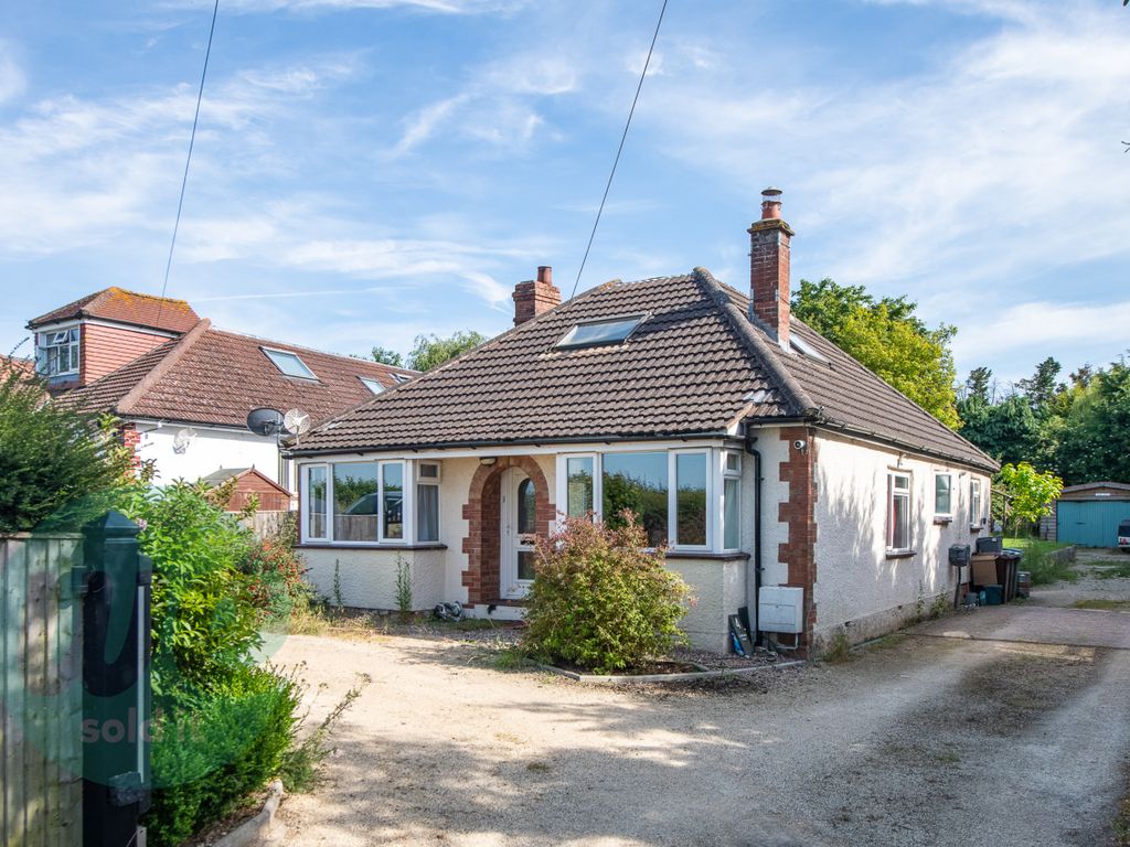 3 bed bungalow for sale in Cuddington Road, Dinton, Aylesbury HP18 Zoopla