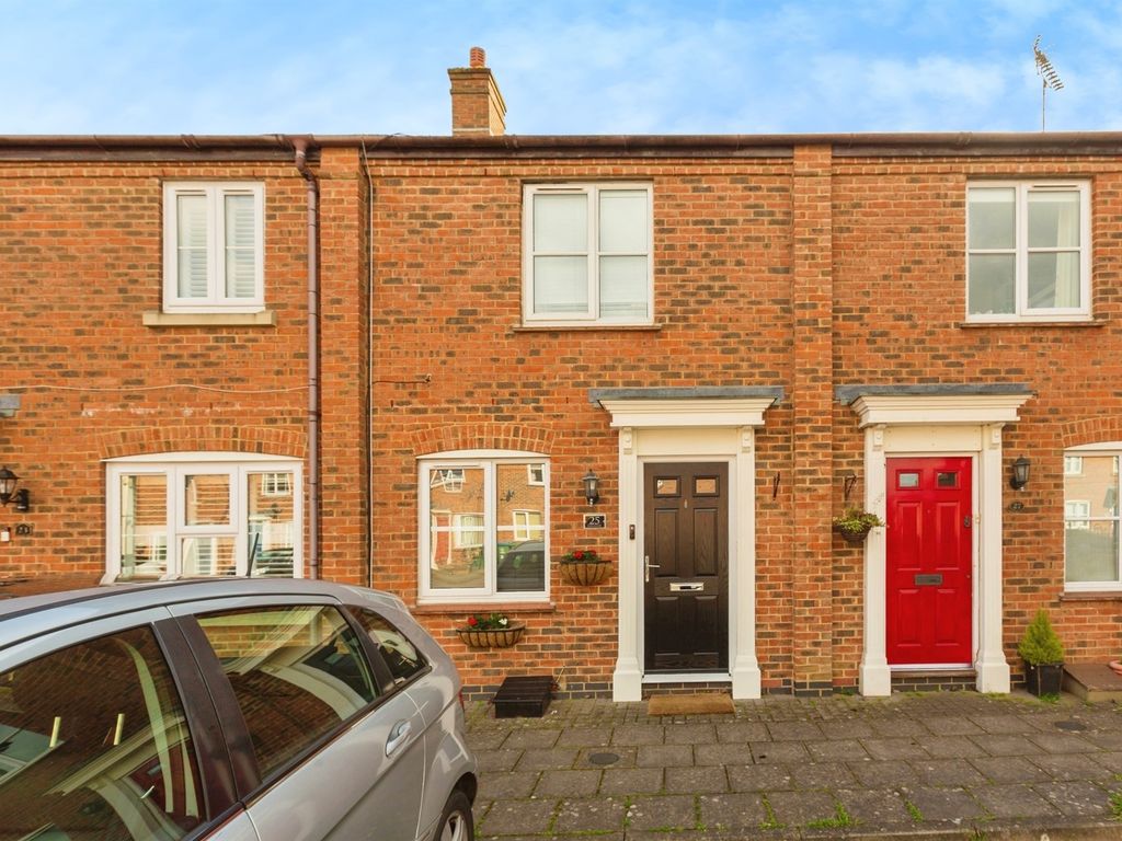 2 bed terraced house for sale in Kingsgate, Aylesbury HP19, £325,000