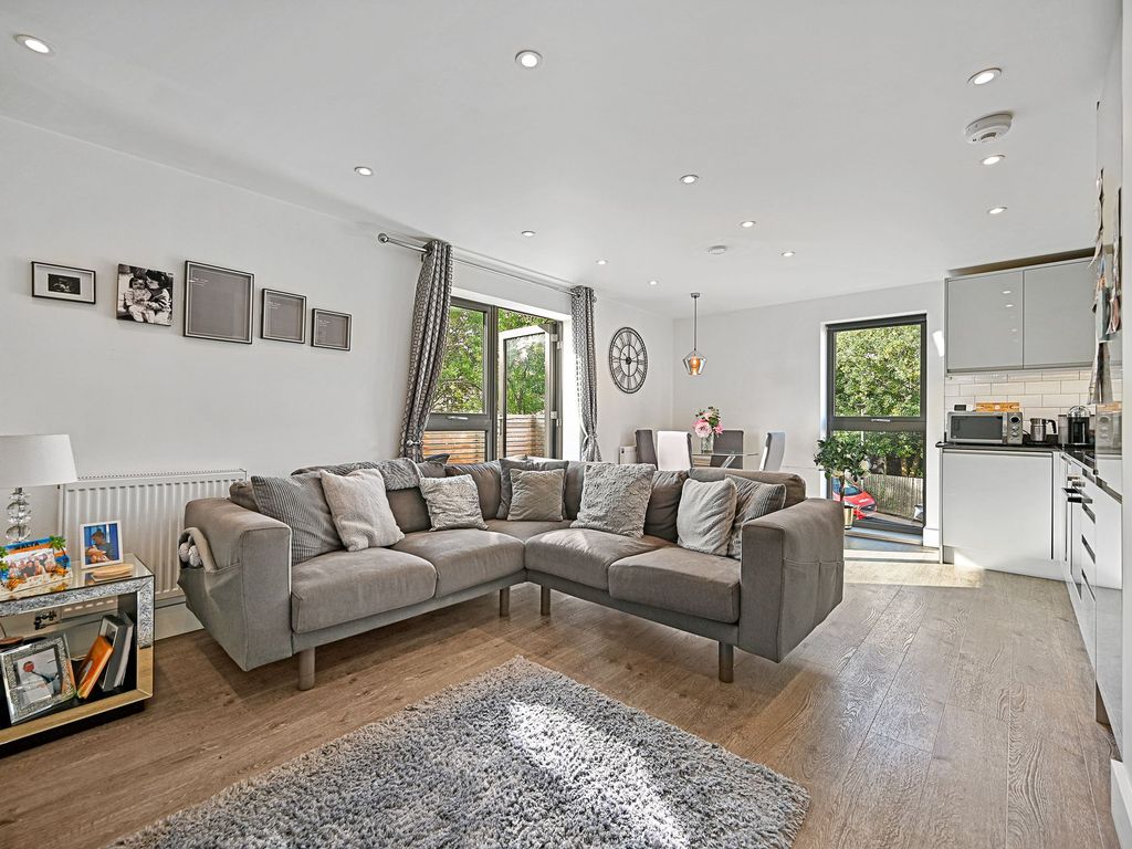 1 bed flat for sale in Mill Green Road, Mitcham CR4, £270,000 Zoopla