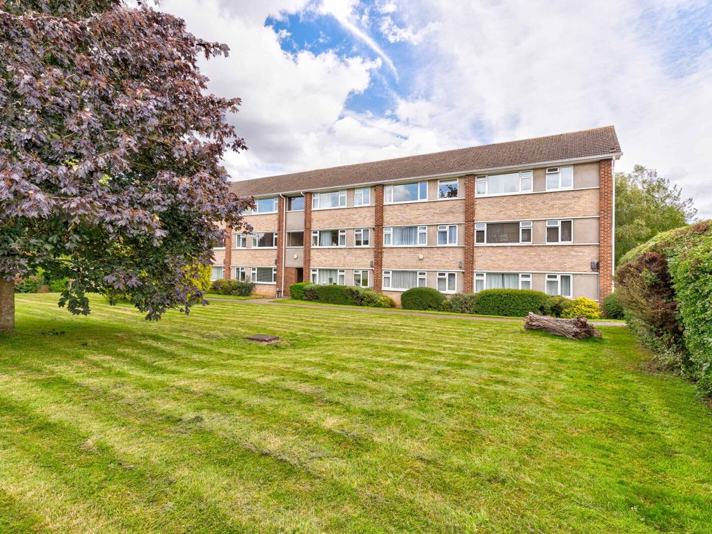 2 bed flat for sale in Hughenden Road, St. Albans, Hertfordshire AL4, £