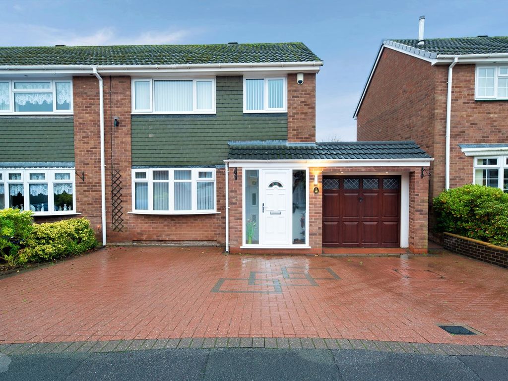 Farm Close Tamworth B79  