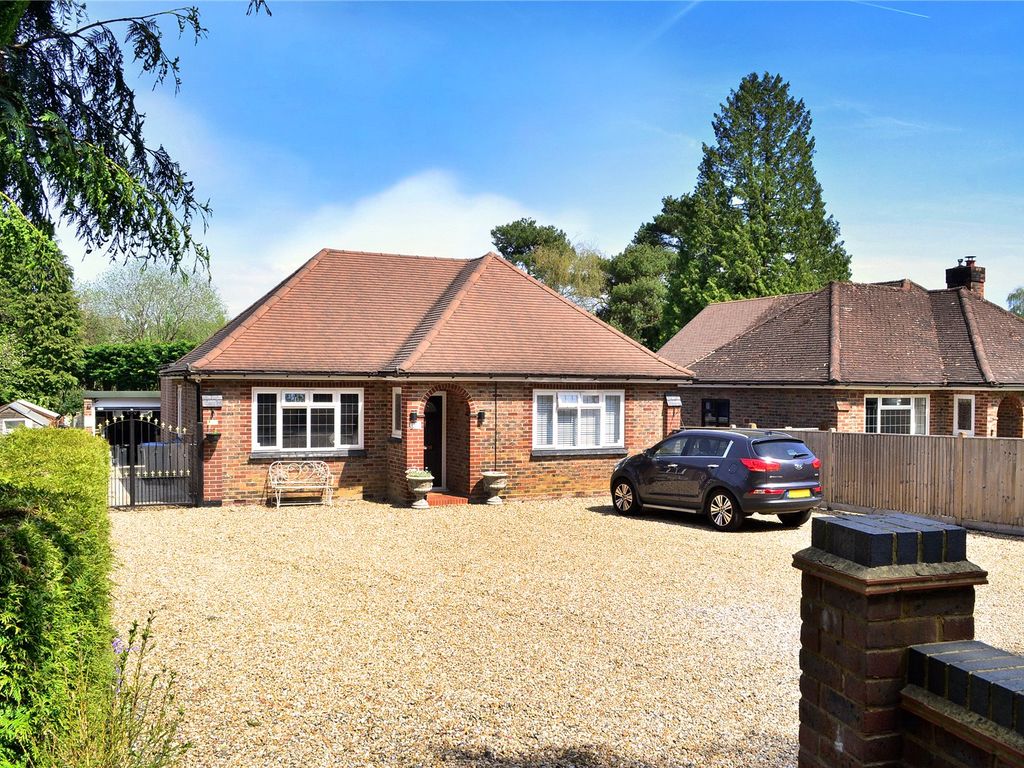3 bed bungalow for sale in Felbridge, East Grinstead RH19 Zoopla