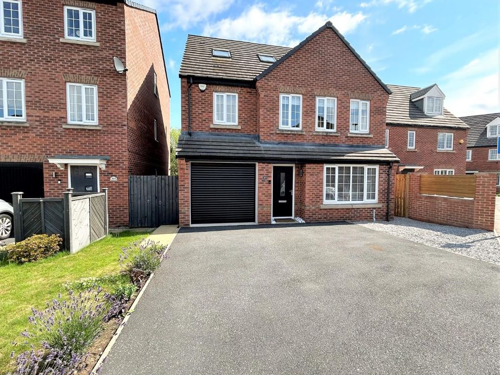 4 bed property for sale in Red Kite Avenue, WathUponDearne, Rotherham