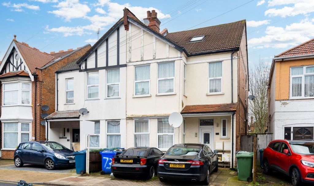 1 bed flat for sale in Hindes Road, HarrowOnTheHill, Harrow HA1, £