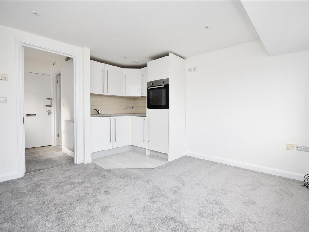 1 bed flat for sale in Billington Road, Leighton Buzzard LU7, £140,000