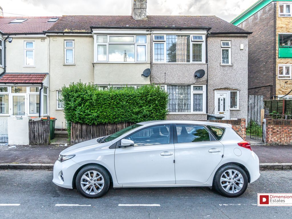 3 bed terraced house to rent in Grantham Road, Manor Park, Newham, East