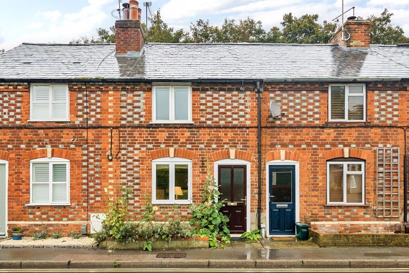 2 bed cottage for sale in St. Johns Road, Wallingford OX10, £320,000