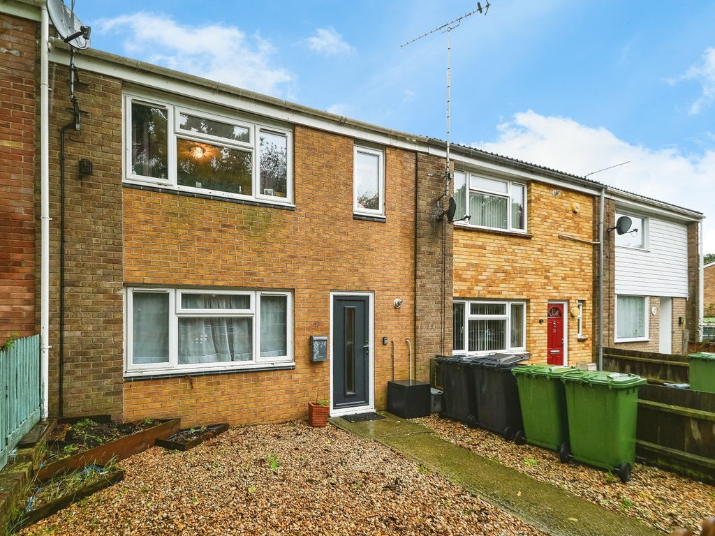 3 bed terraced house for sale in Middlewood, King's Lynn PE30, £170,000