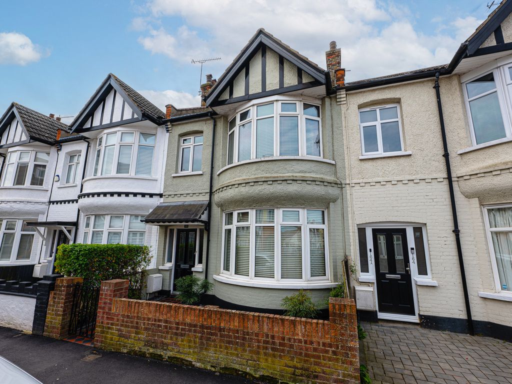 4 bed terraced house for sale in Pall Mall, LeighOnSea SS9 Zoopla