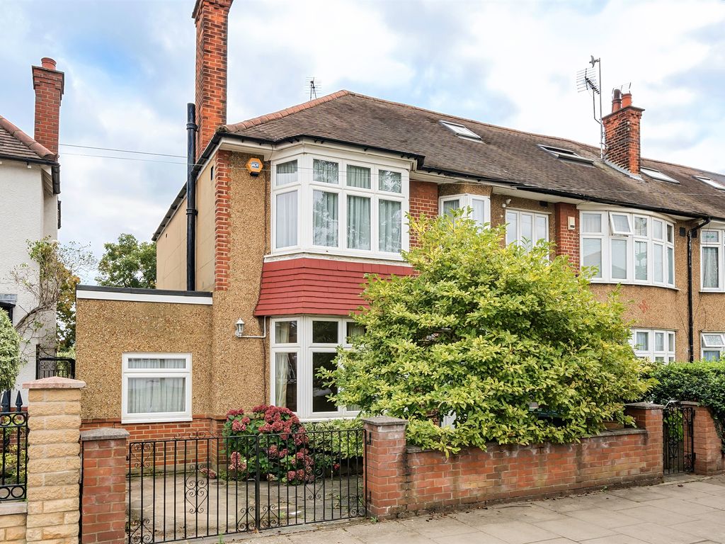 3 bed end terrace house for sale in Ladysmith Road, Enfield EN1, £